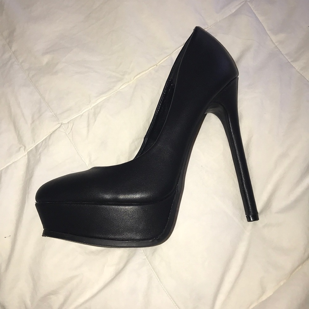 Black pumps - Picture 3 of 7